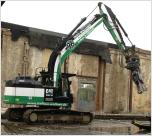 Bagger in Aktion - Caterpillar auf einer Abbruch-Baustelle in Springe bei Hannover
